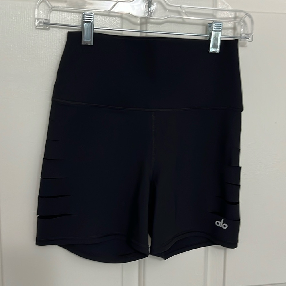 alo, 1 top and 2 bottoms All for $50 ONLY selling all 3 together Solid black.